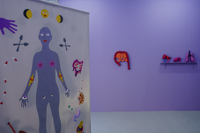 © Laurie Charles - Migraines, série de deux peintures sur tissu,  2021 © Barbara Fecchio - courtesy BAM projects 