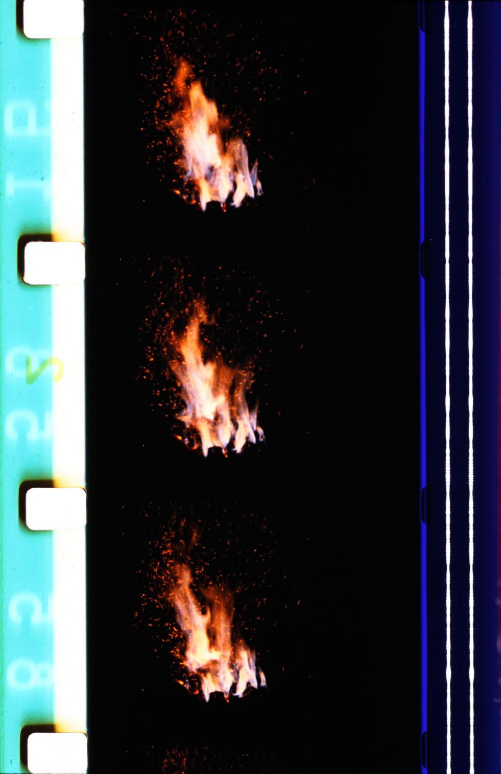Feu/Agni, 1988, Film 16 mm couleur, sonore, 2 h 21 min 39 sec © Viswanadhan© Adagp, Paris© Centre Pompidou, MNAM-CCI/Service de la documentation photographique du MNAM/Dist. RMN-GP 