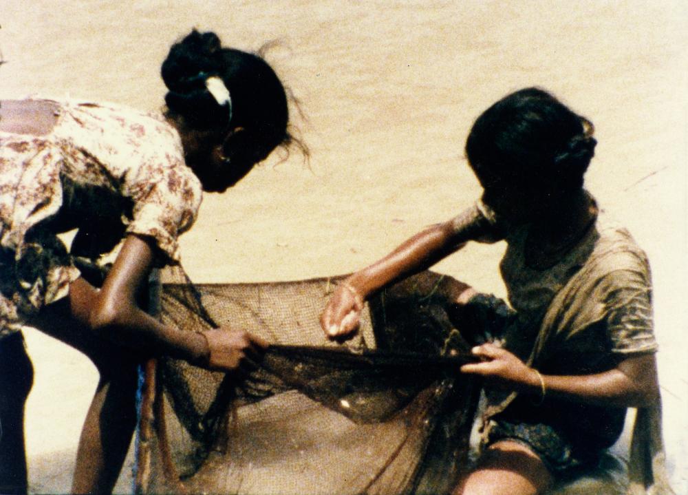 L\'Eau Ganga, 1985, Film 16 mm couleur, sonore, 2 h 33 min © Viswanadhan© Adagp, Paris© Centre Pompidou, MNAM-CCI/Service de la documentation photographique du MNAM/Dist. RMN-GP 