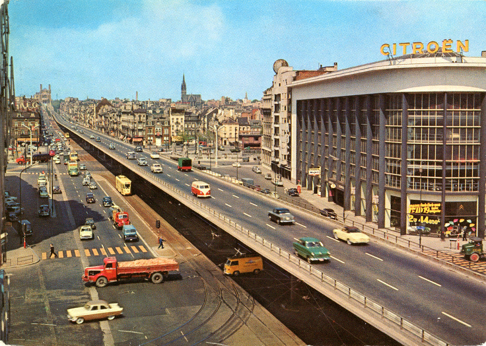 Le Viaduc de Koekelberg à hauteur du Square Sainctelette vers 1958 (carte postale par Colorprint, Bruxelles) © CIVA Collections, Brussels