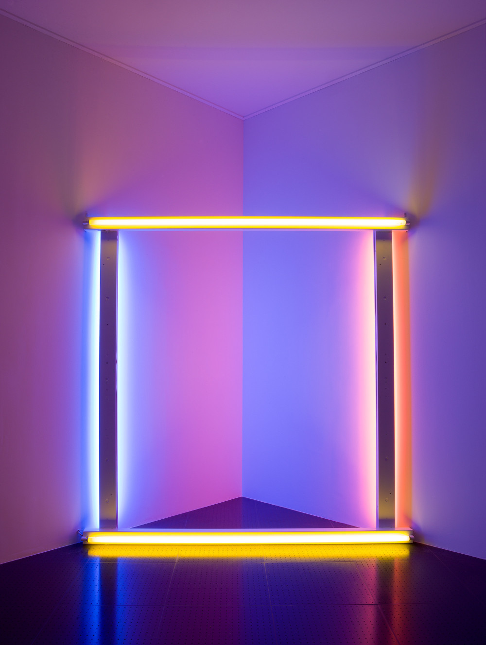 untitled (to Donna) 5, présentation dans l’exposition “Phares”, Centre Pompidou-Metz, février 2014© Dan Flavin© Centre Pompidou, MNAM-CCI/Bertrand Prévost/Dist. RMN-GP© Adagp, Paris© SABAM Belgium 2018